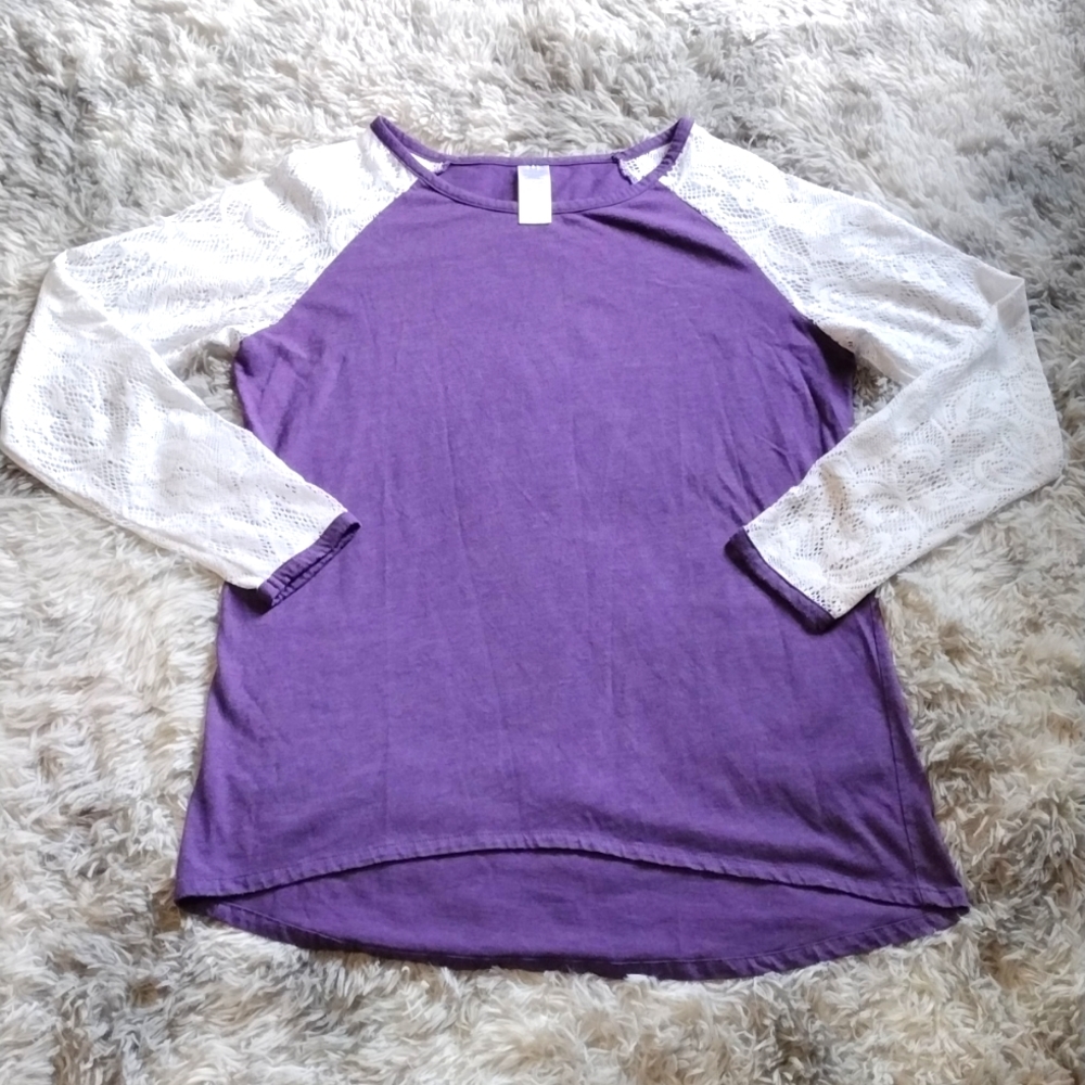 Women's Lacey arm long sleeve shirt size M